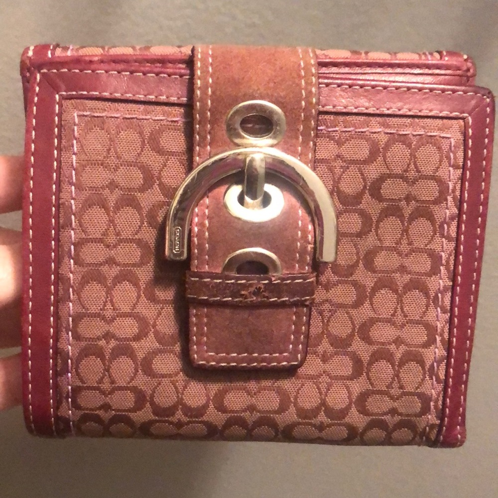 Authentic Coach medium sized wallet in Plum